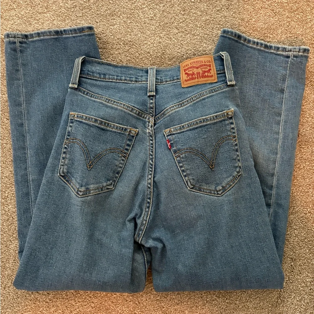 Levi's High Rise Ribcage Jeans - Picture 3 of 5